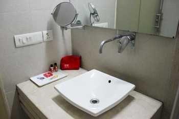 Oyo Premium Rajouri Garden Janta Market New Delhi Bagian luar foto