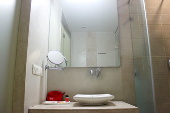 Oyo Premium Rajouri Garden Janta Market New Delhi Bagian luar foto
